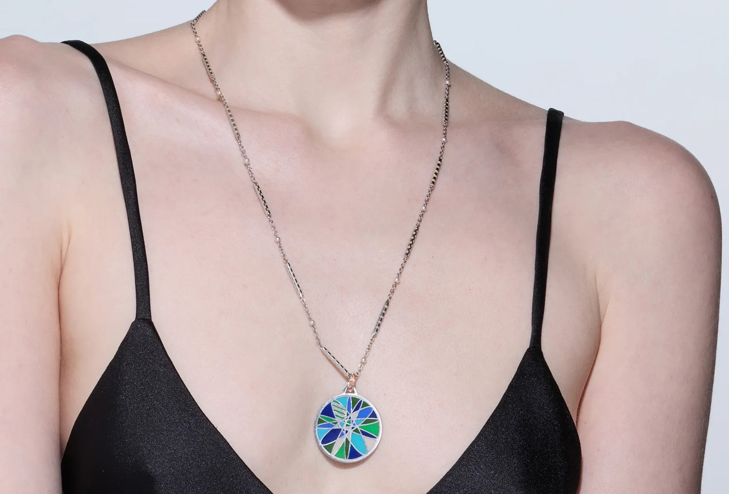 MANDALA PENDANT 18k WHITE GOLD